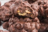 Slow Cooker Peanut Clusters Recipe: Chewy Chocolate Peanut Bites