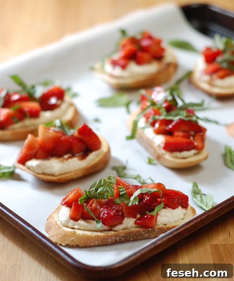 Vegan strawberries and cream bruschetta 