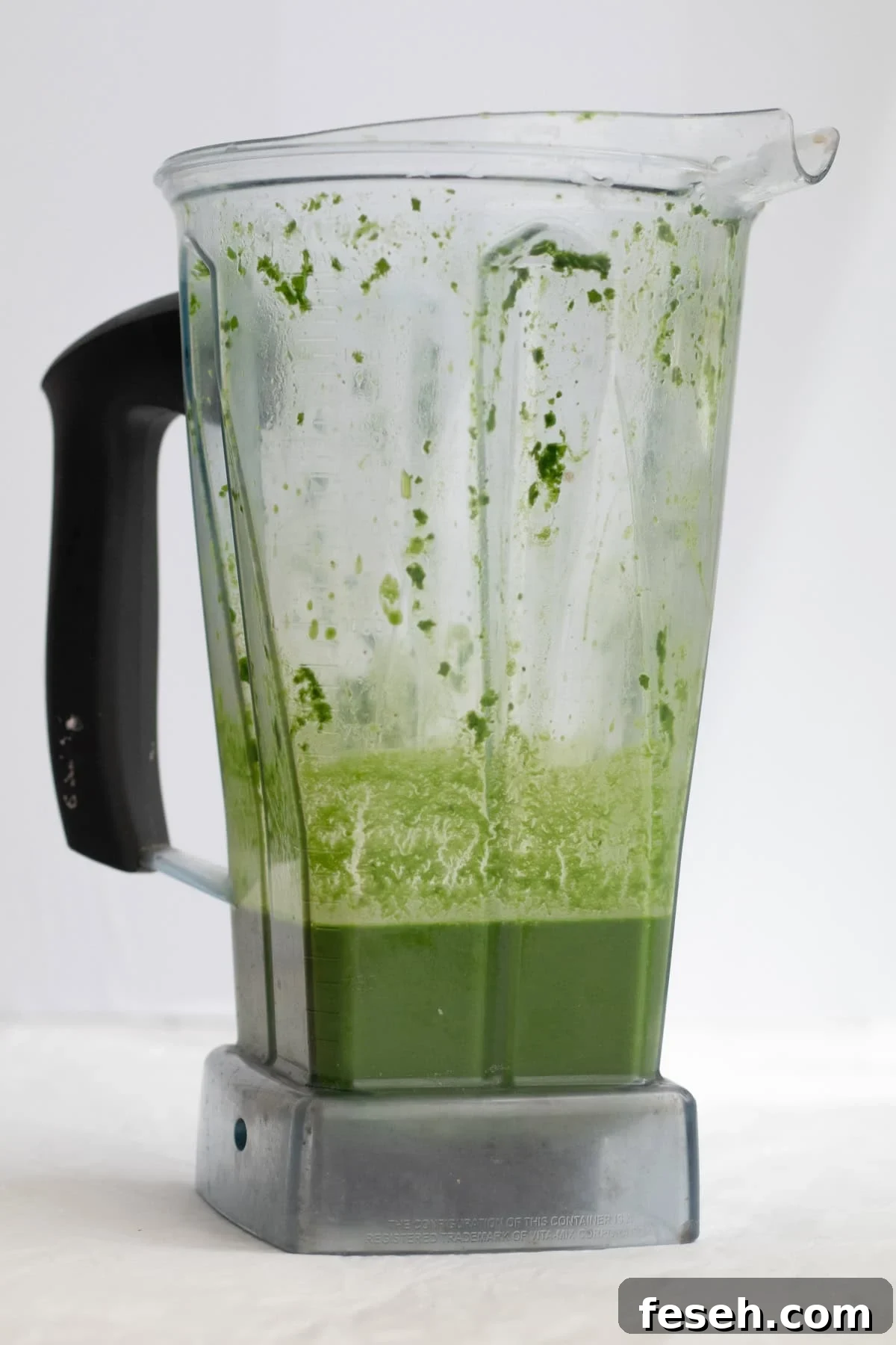 10-Minute Spinach Purée for Babies: Smooth, Nutritious Baby Food 6 pureed spinach in a blender