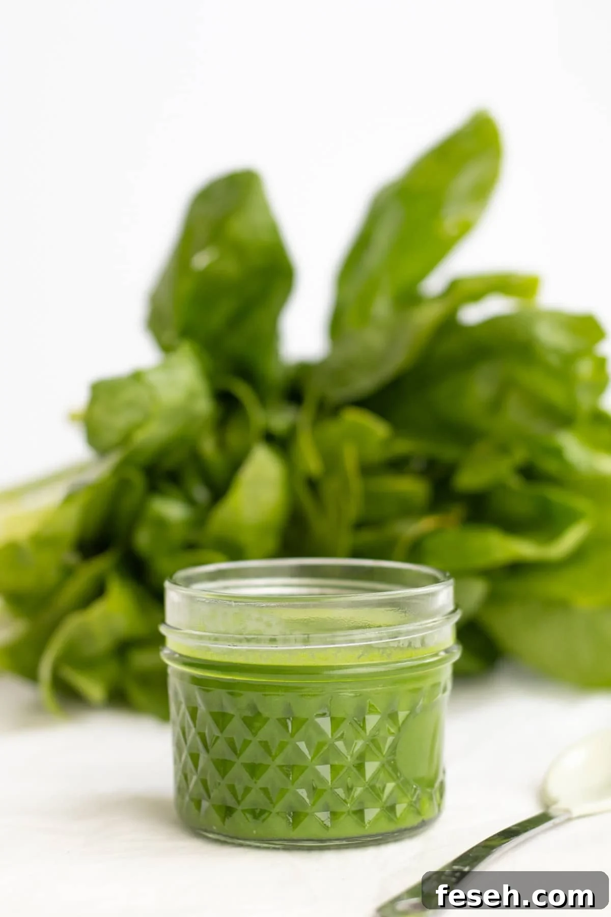 10-Minute Spinach Purée for Babies: Smooth, Nutritious Baby Food 10 spinach puree in a mason jar