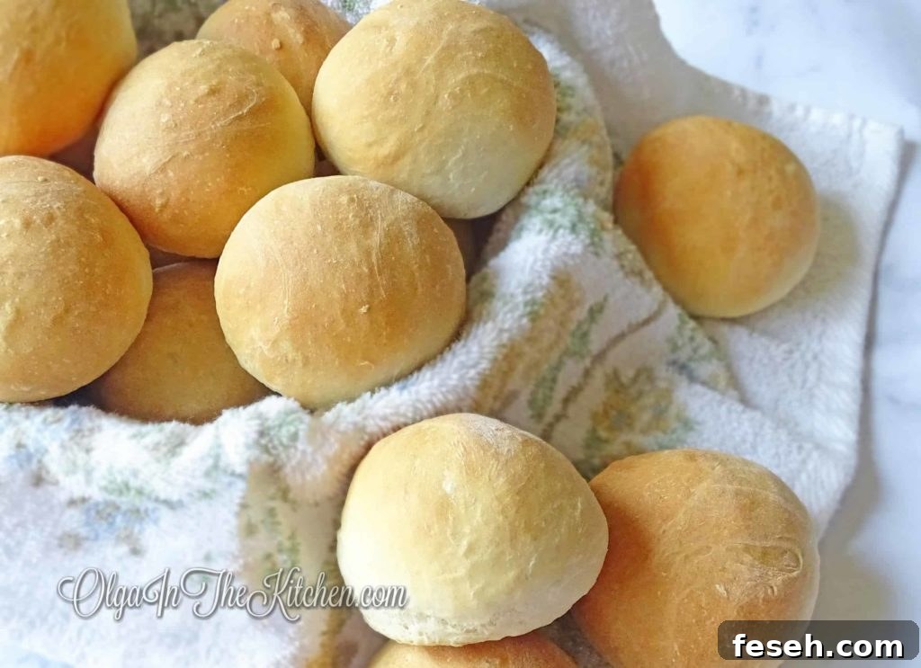 French Bread Buns: simple recipe, kid friendly, super delicious and you can enjoy it with anything – soup, jam, butter, by itself – you name it. | olgainthekitchen.com