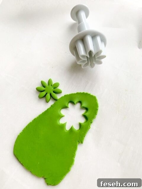 frog macarons cupcake idea