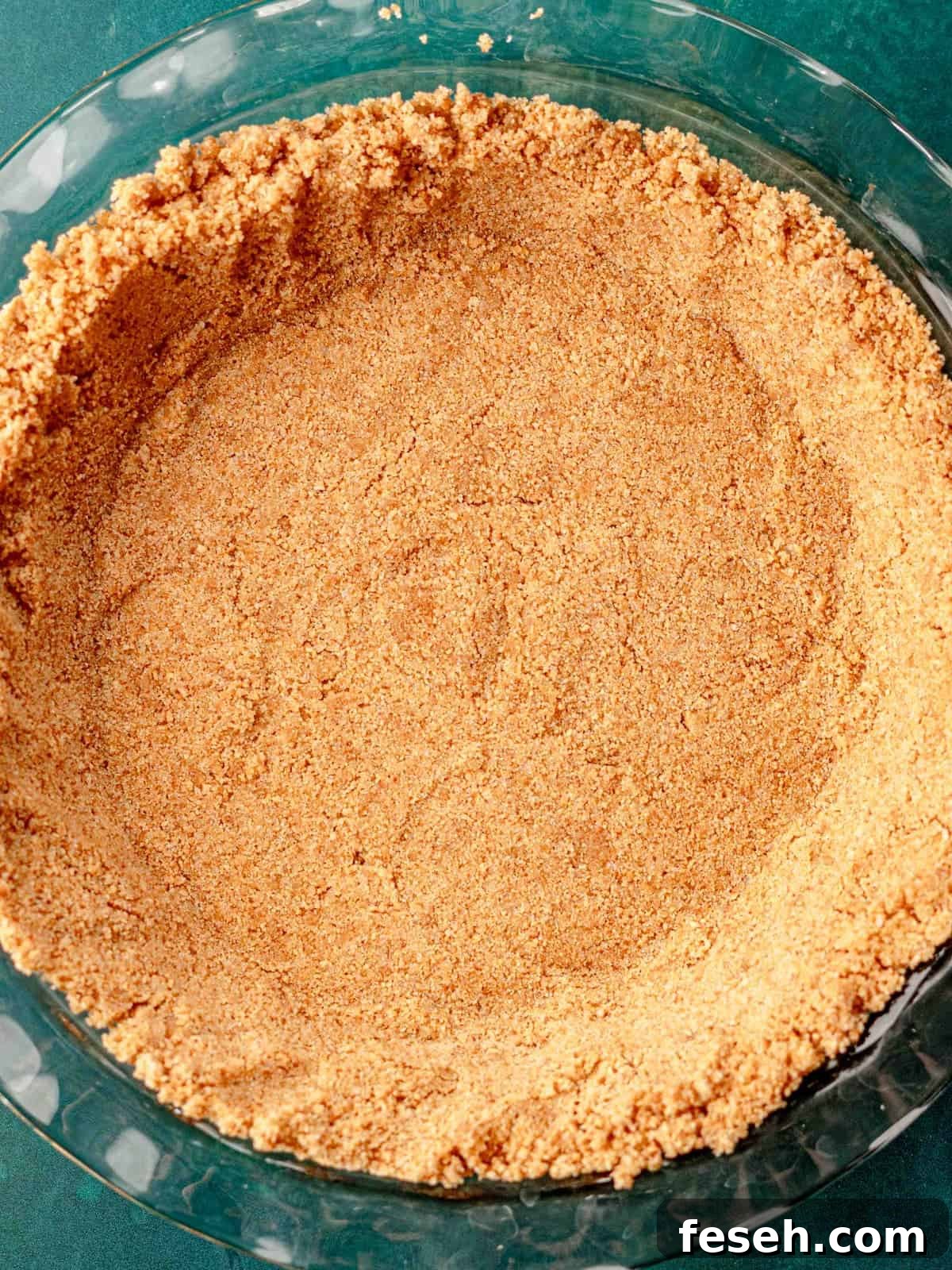 Pie plate filled with graham cracker crust.