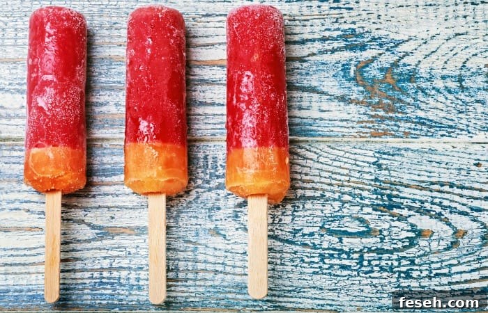 Easy popsicles with strawberry and orange juice feature