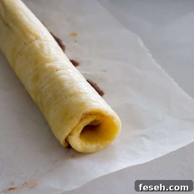 Spreading cinnamon filling