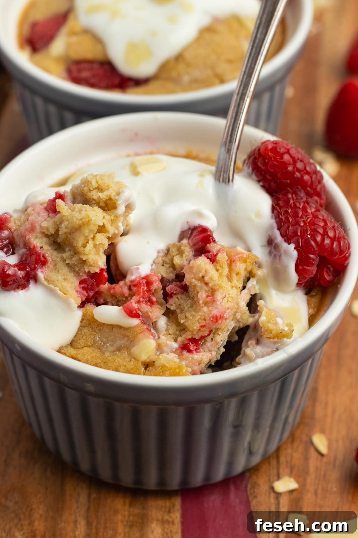This is a picture of the baked oats with the inside showing.