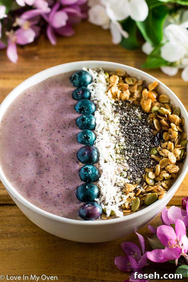 cherry-coconut smoothie bowl