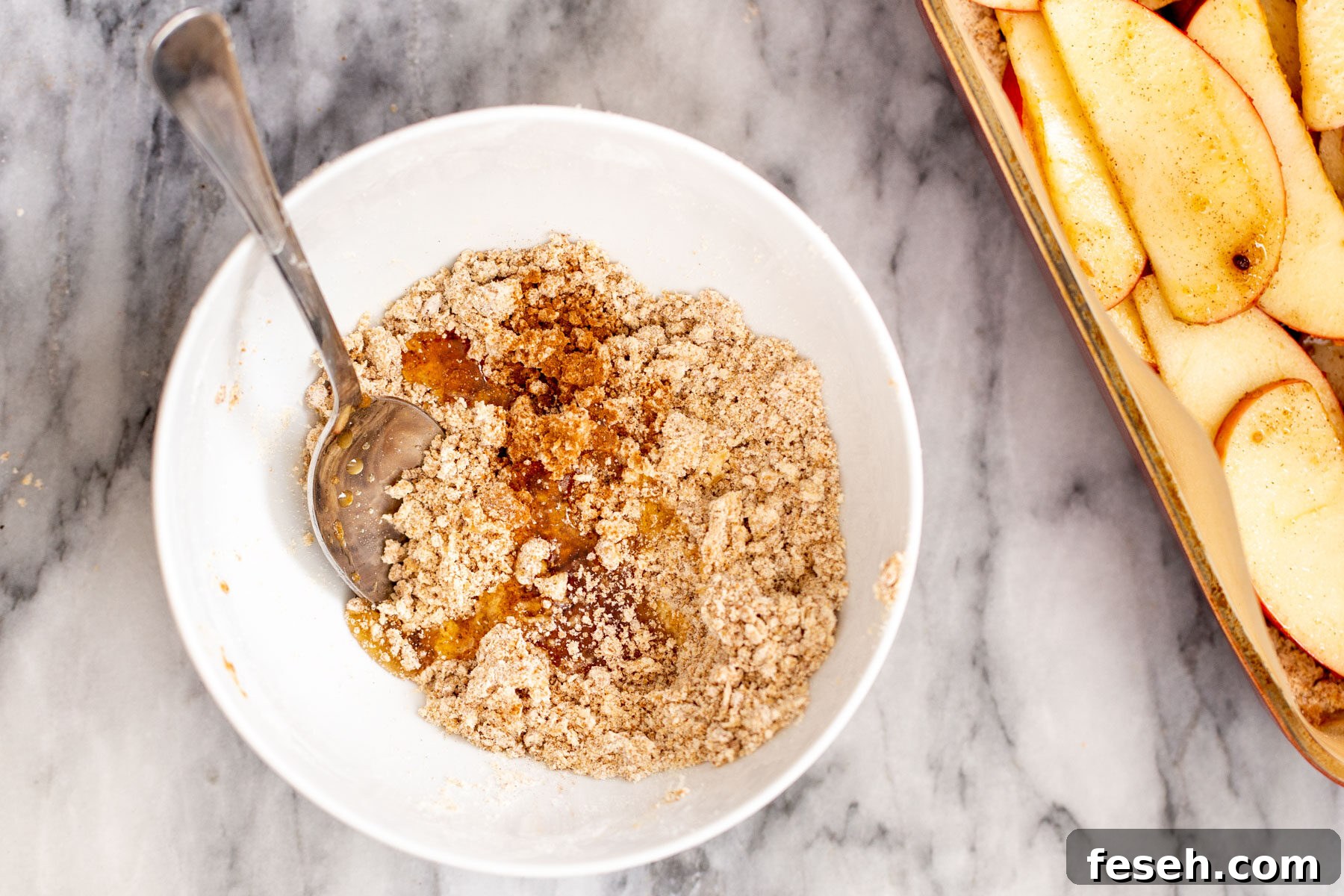 Vegan Apple Pie Bars with Cinnamon Streusel 7 crumble topping for apple pie bars
